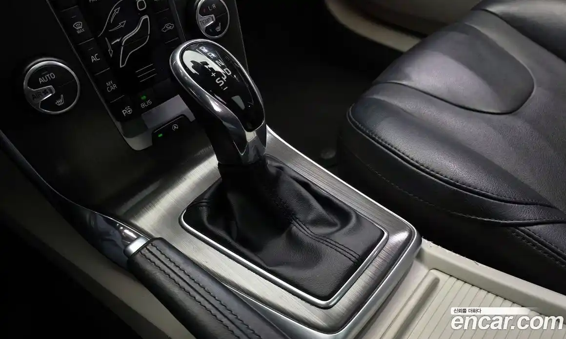 Volvo V40 2016 2.0 Автомат в Москве № 230627, фото 20