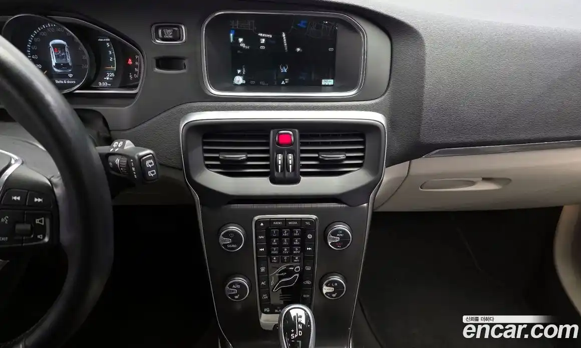 Volvo V40 2016 2.0 Автомат в Москве № 230627, фото 7