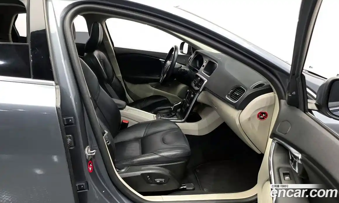 Volvo V40 2016 2.0 Автомат в Москве № 230627, фото 10