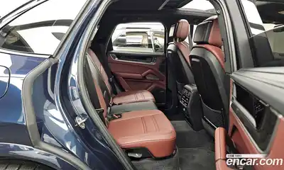 Porsche Cayenne 2024 3.0 Автомат в Москве № 230947, миниатюра 3