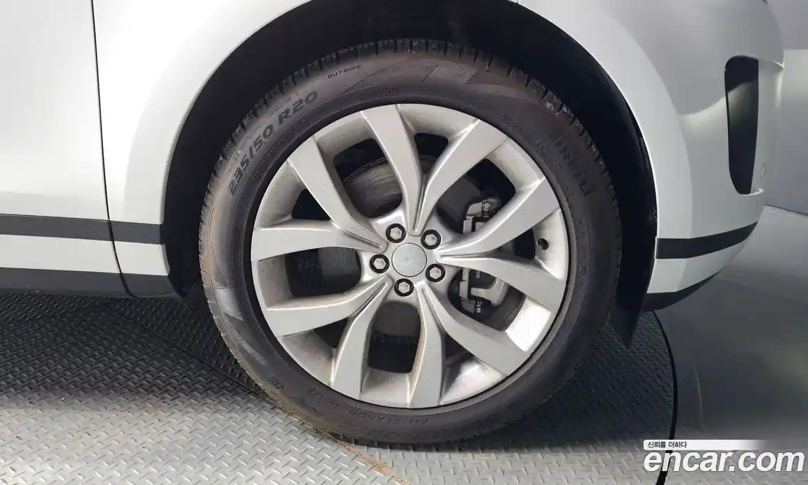 Land Rover Range-Rover Evoque 2022 2.0 Автомат в Москве № 231200, фото 4