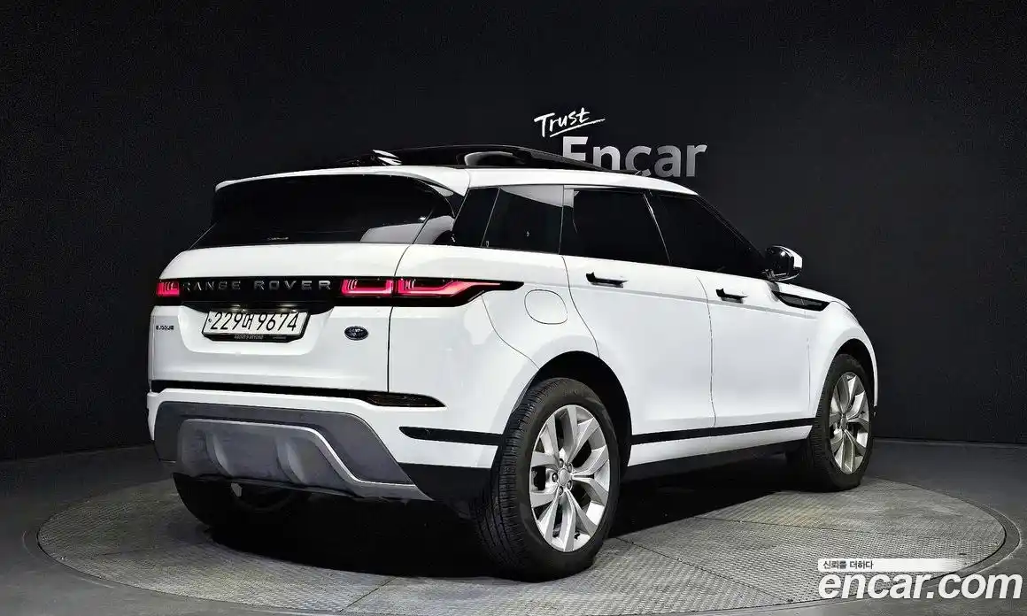 Land Rover Range-Rover Evoque 2022 2.0 Автомат в Москве № 231200, фото 6