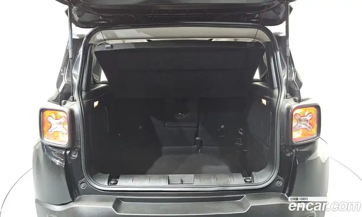 Jeep Renegade 2015 2.0 Автомат в Москве № 232447, фото 10