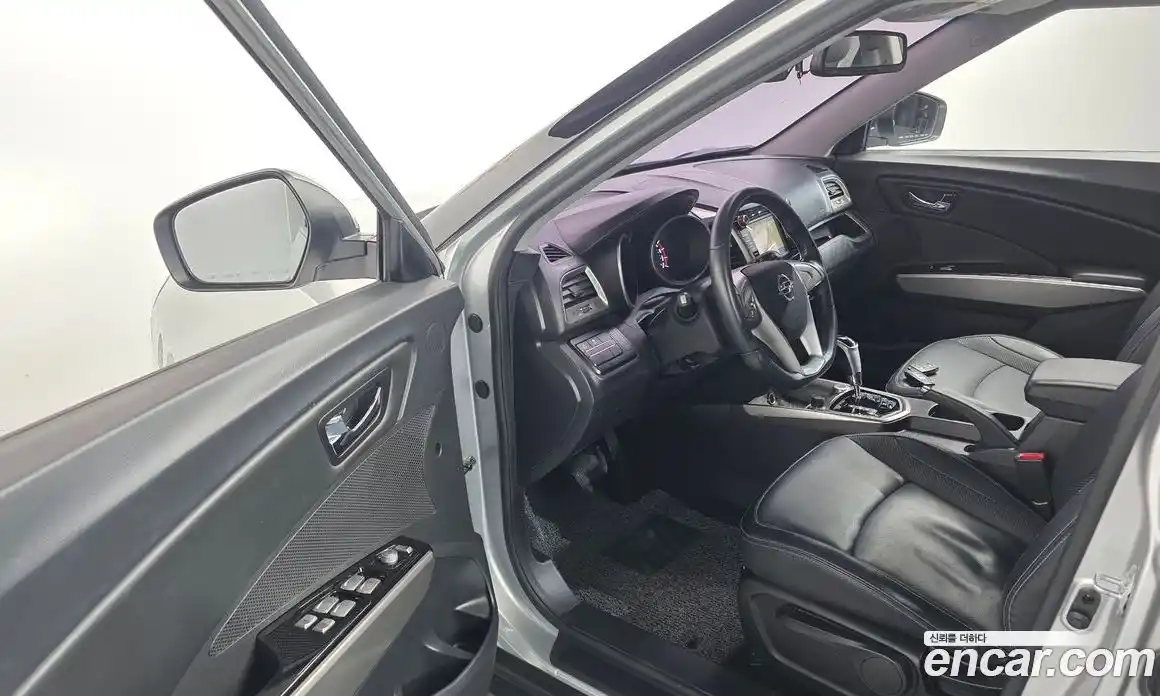 SsangYong TIBOLI 2016 1.6 Автомат в Москве № 310491, фото 1