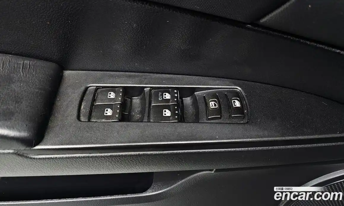 SsangYong Korando 2012 2.0 Механическая в Москве № 33762, фото 4