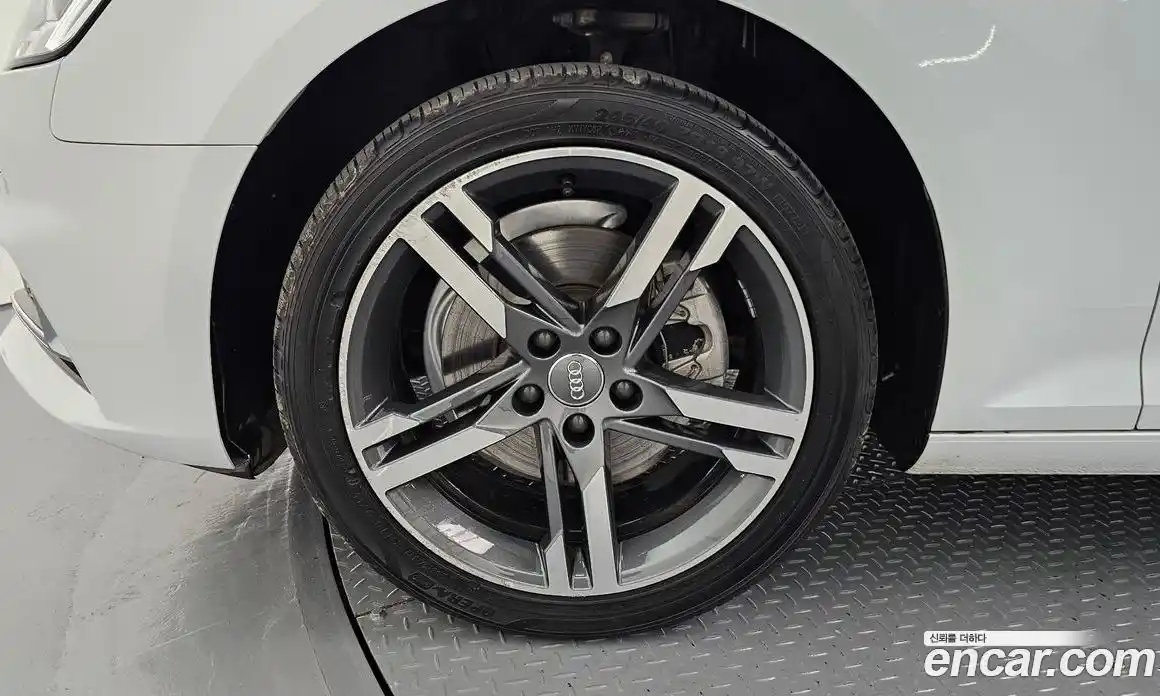 Audi A4 2019 2.0 Автомат в Москве № 343388, фото 3