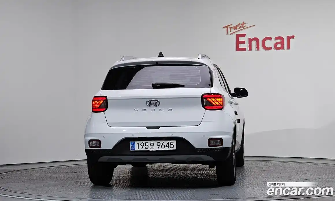 Hyundai Venue 2023 1.6 Автомат в Москве № 9807, фото 1