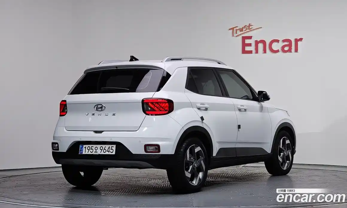 Hyundai Venue 2023 1.6 Автомат в Москве № 9807, фото 17