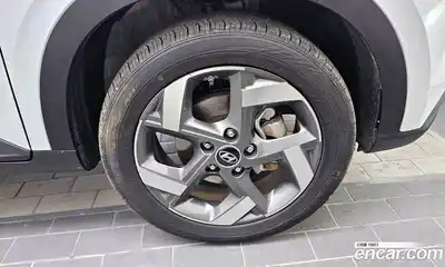 Hyundai Venue 2023 1.6 Автомат в Москве № 9807, миниатюра 2