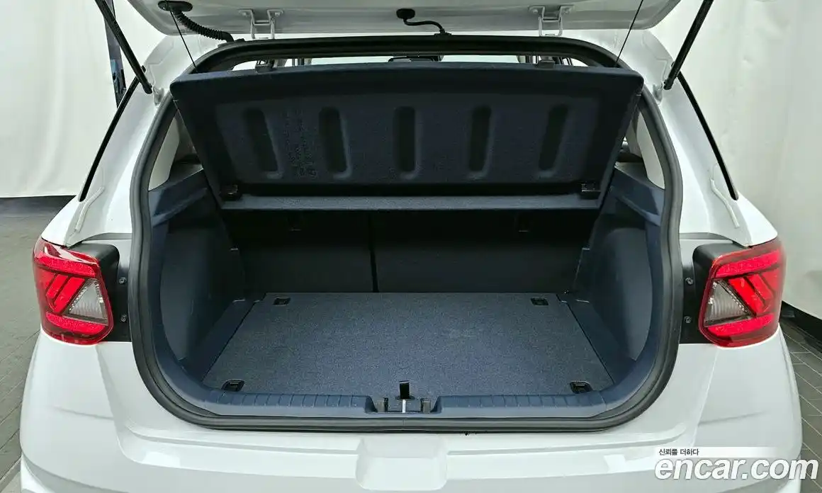 Hyundai Venue 2023 1.6 Автомат в Москве № 9807, фото 9