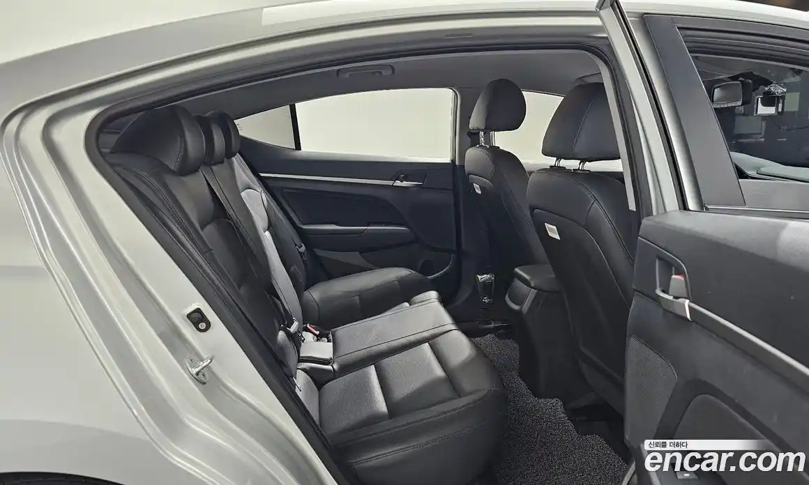 Hyundai Avante 2019 1.6 Автомат в Москве № 126172, фото 5