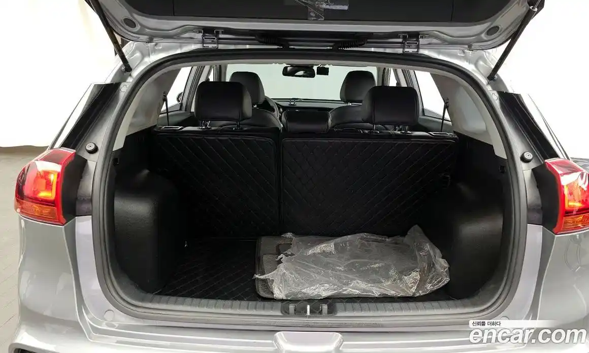 Kia Niro 2022 1.6 Автомат в Москве № 132889, фото 16