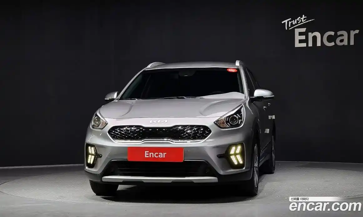 Kia Niro 2022 1.6 Автомат в Москве № 132889, фото 17