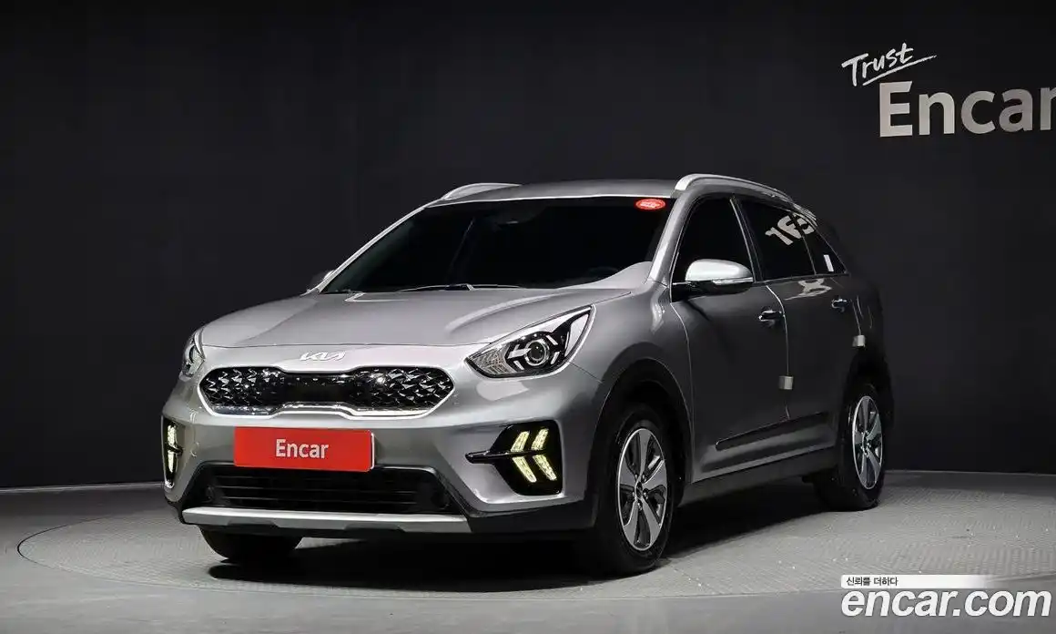 Kia Niro 2022 1.6 Автомат в Москве № 132889, фото 4
