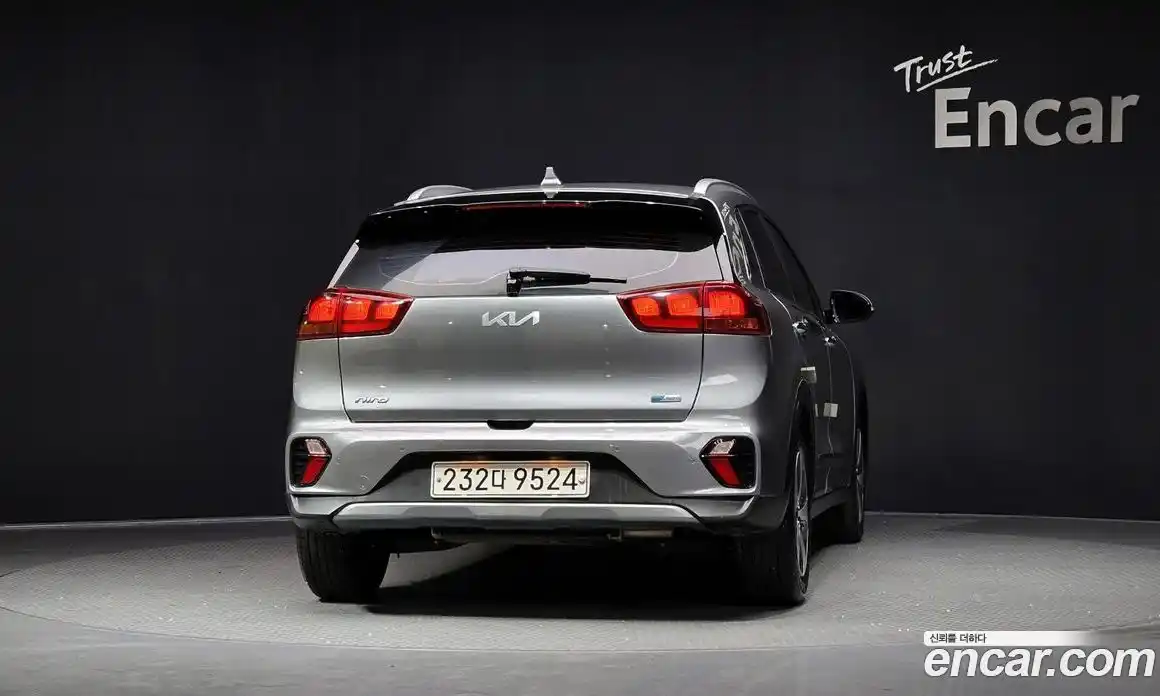 Kia Niro 2022 1.6 Автомат в Москве № 132889, фото 5