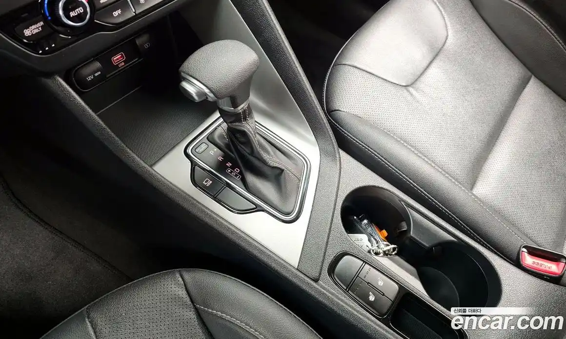 Kia Niro 2022 1.6 Автомат в Москве № 132889, фото 6