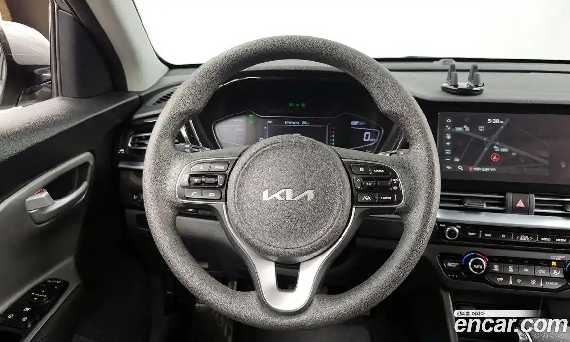 Kia Niro 2022 1.6 Автомат в Москве № 132889, фото 8