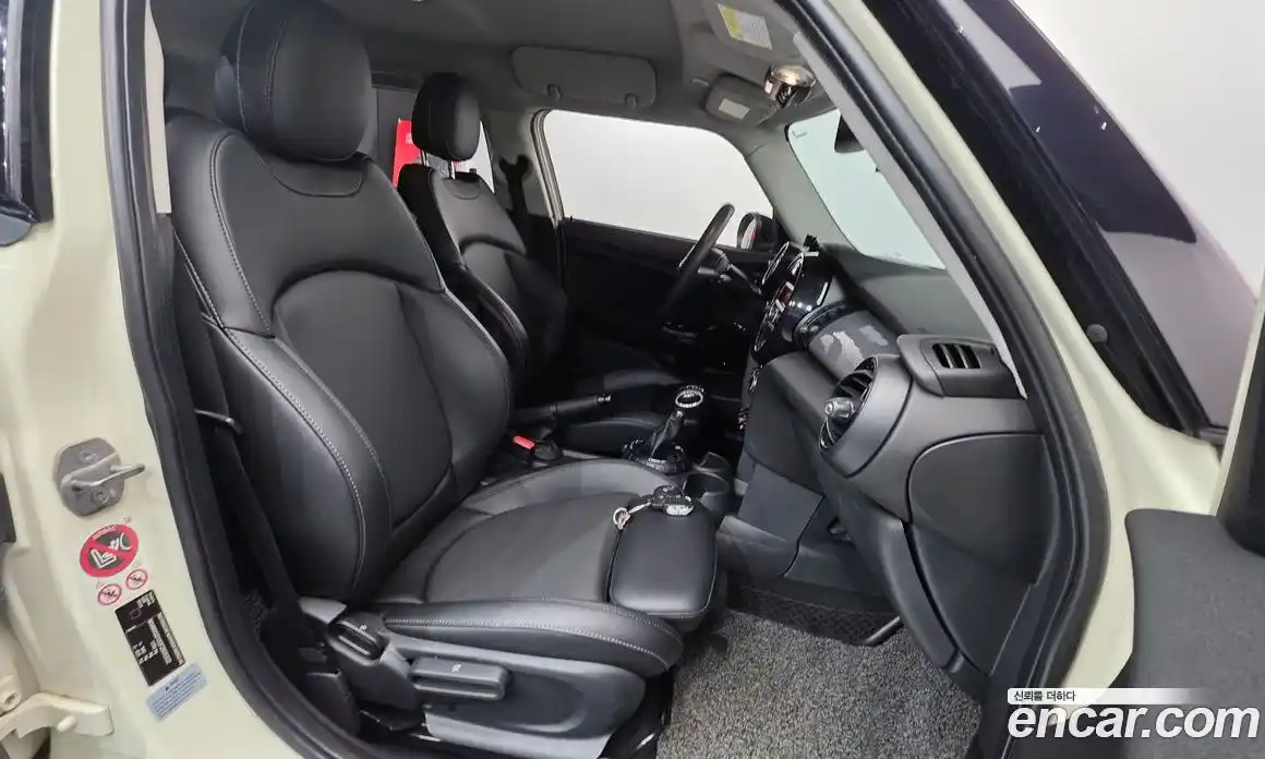 Mini Cooper 2015 1.5 Автомат в Москве № 136964, фото 16