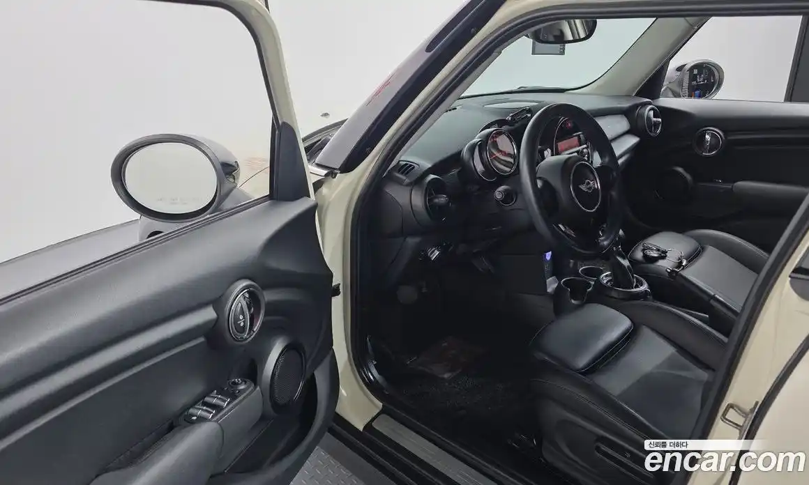 Mini Cooper 2015 1.5 Автомат в Москве № 136964, фото 20