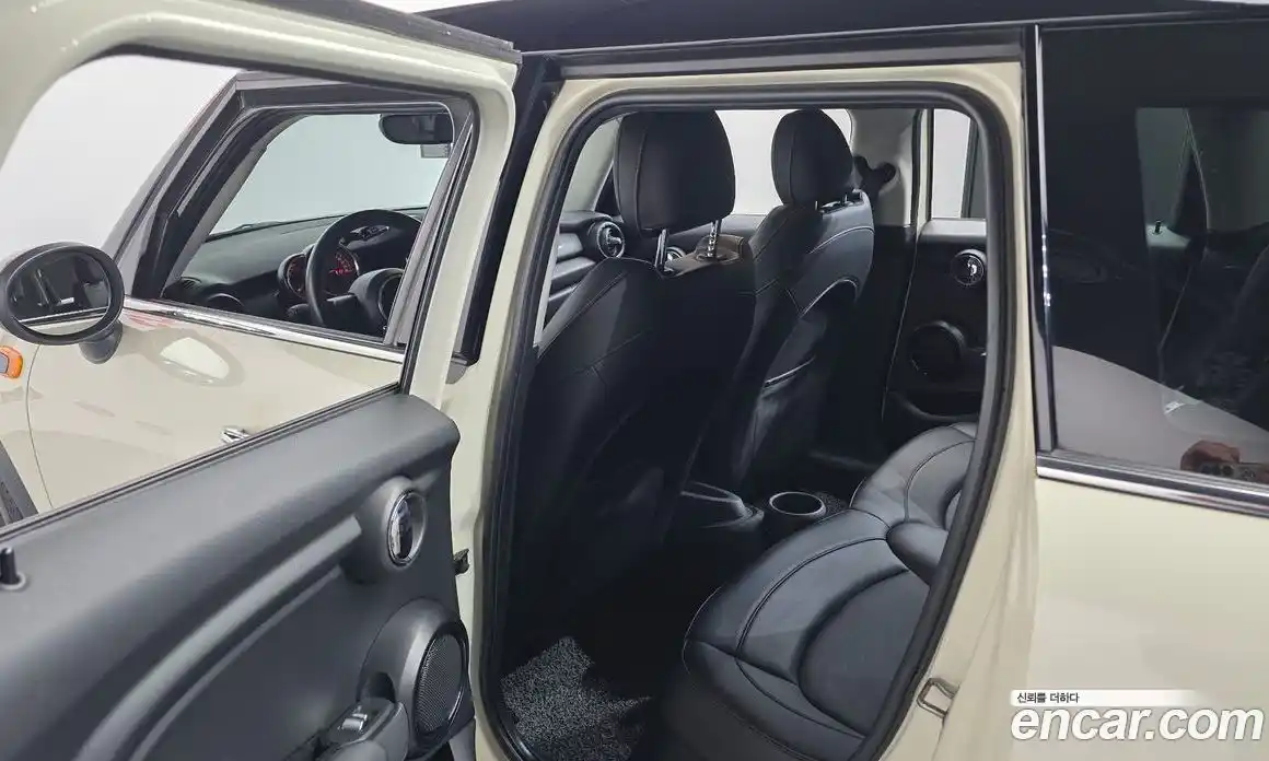 Mini Cooper 2015 1.5 Автомат в Москве № 136964, фото 4