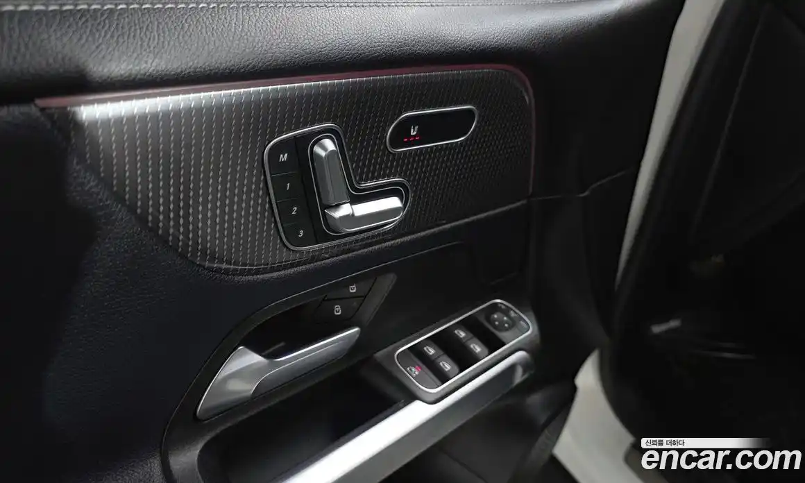 Mercedes-Benz GLB-Class 2021 2.0 Автомат в Москве № 141475, фото 19