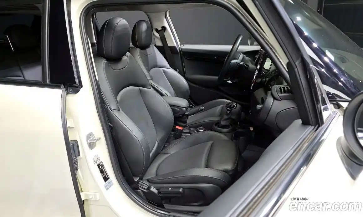 Mini Cooper 2019 1.5 Автомат в Москве № 167263, фото 17