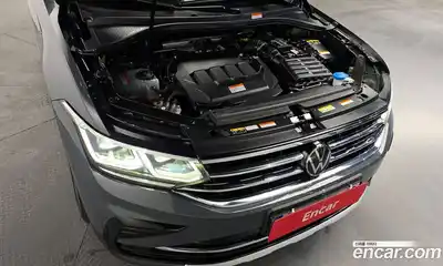Volkswagen Tiguan 2023 2.0 Автомат в Москве № 168543, миниатюра 4