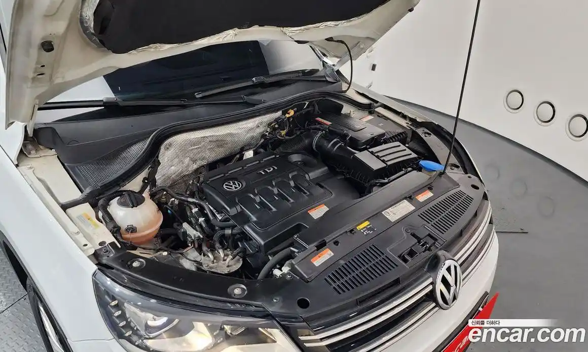 Volkswagen Tiguan 2016 2.0 Автомат в Москве № 168960, фото 9