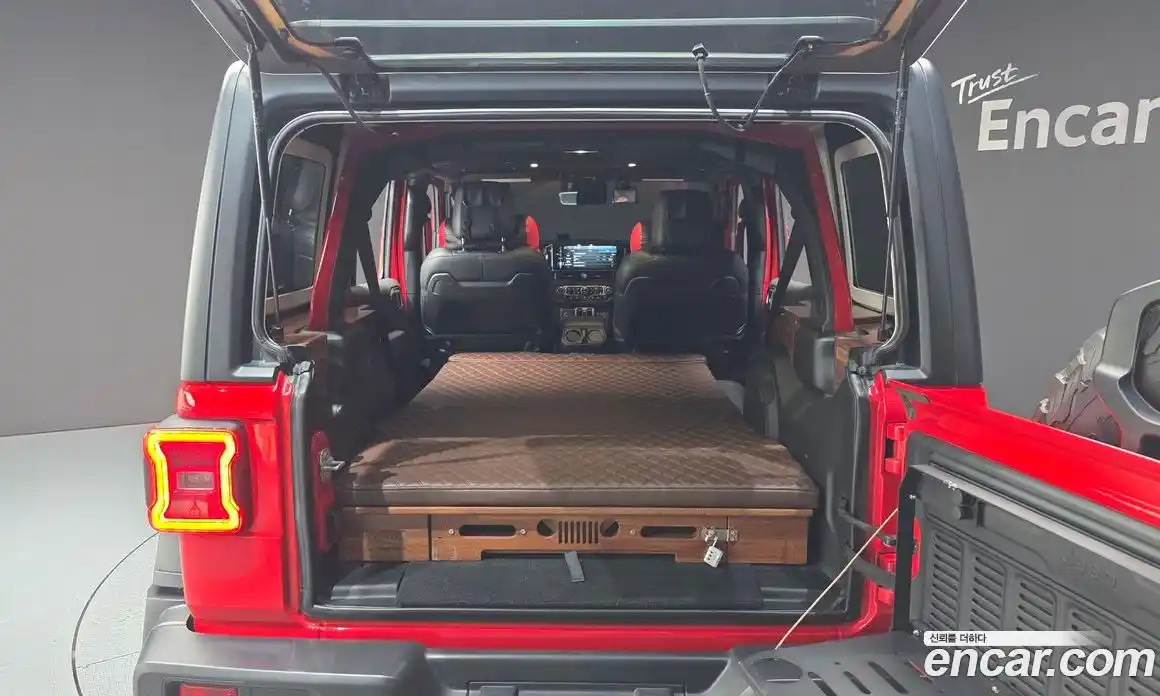 Jeep Wrangler 2024 2.0 Автомат в Москве № 169330, фото 9