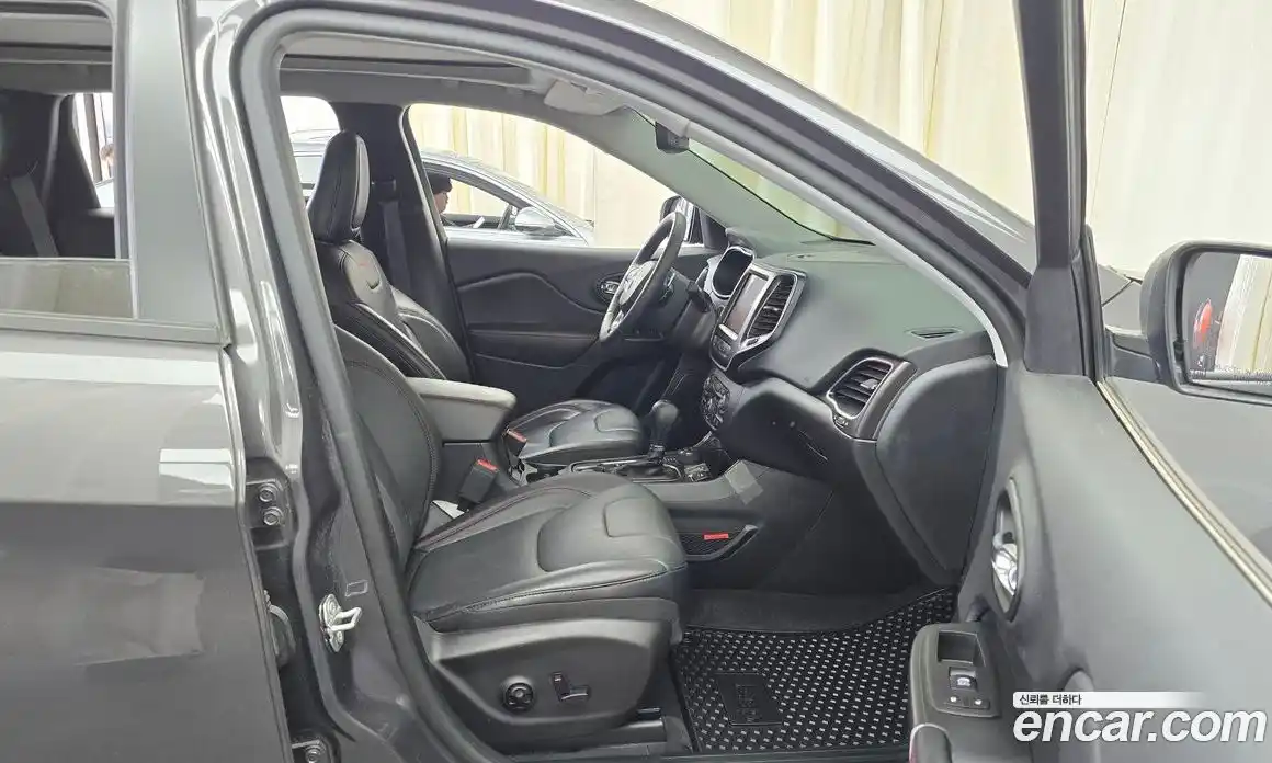 Jeep Cherokee 2020 3.2 Автомат в Москве № 169553, фото 14