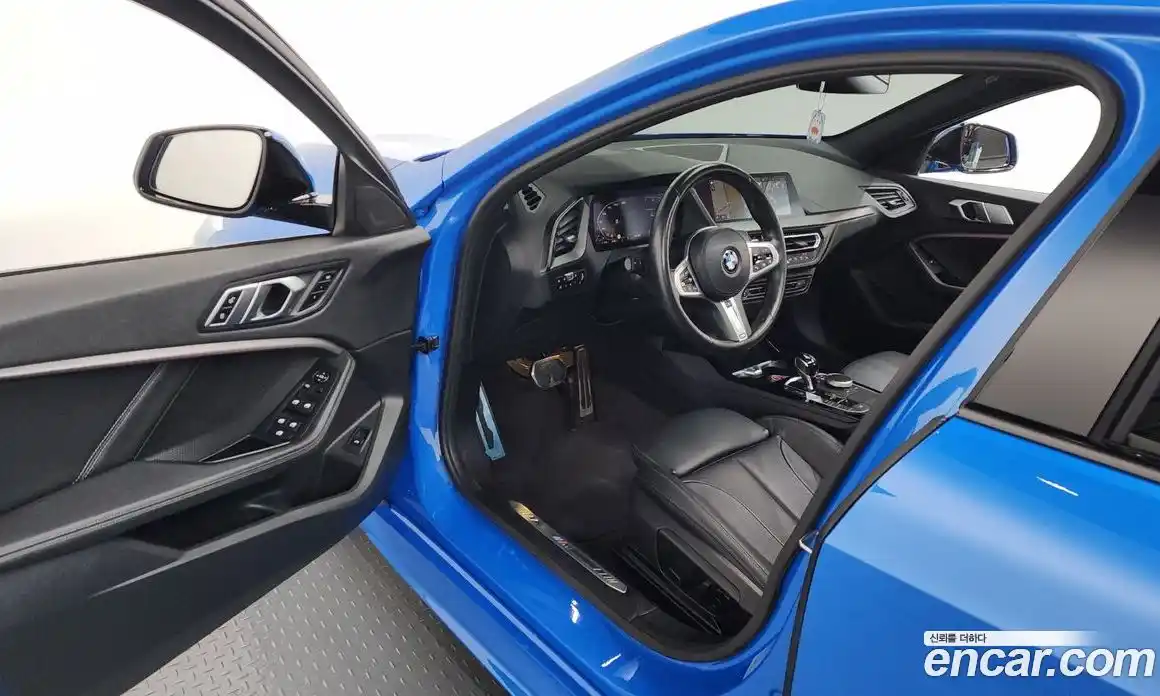 BMW 1-Series 2022 2.0 Автомат в Москве № 188642, фото 1