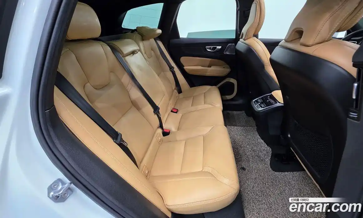 Volvo XC60 2022 2.0 Автомат в Москве № 197010, фото 13