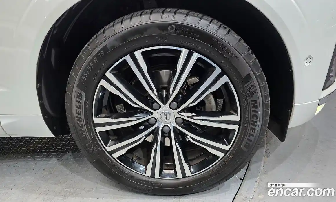 Volvo XC60 2022 2.0 Автомат в Москве № 197010, фото 16