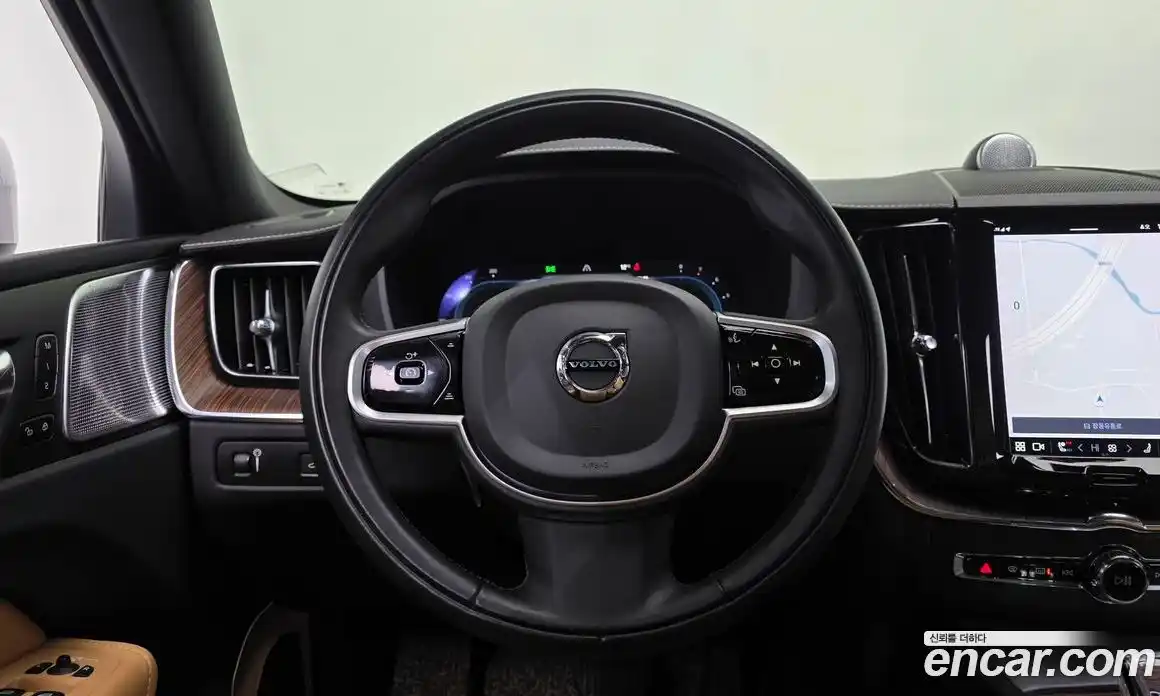 Volvo XC60 2022 2.0 Автомат в Москве № 197010, фото 18