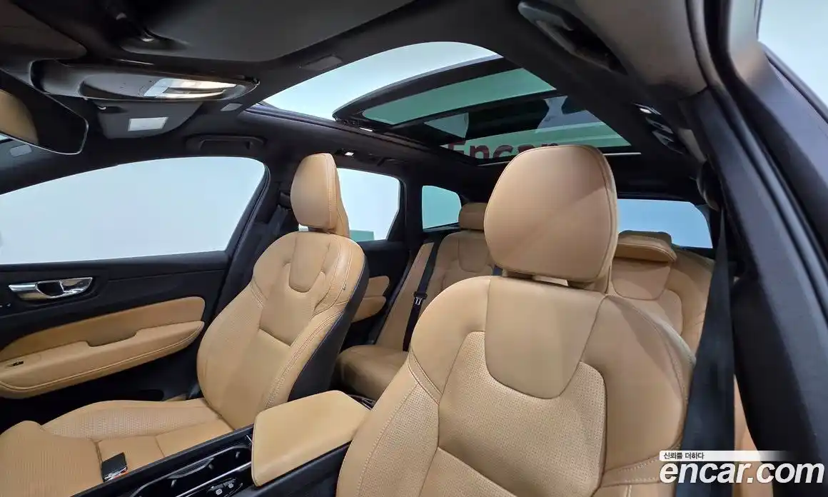 Volvo XC60 2022 2.0 Автомат в Москве № 197010, фото 19