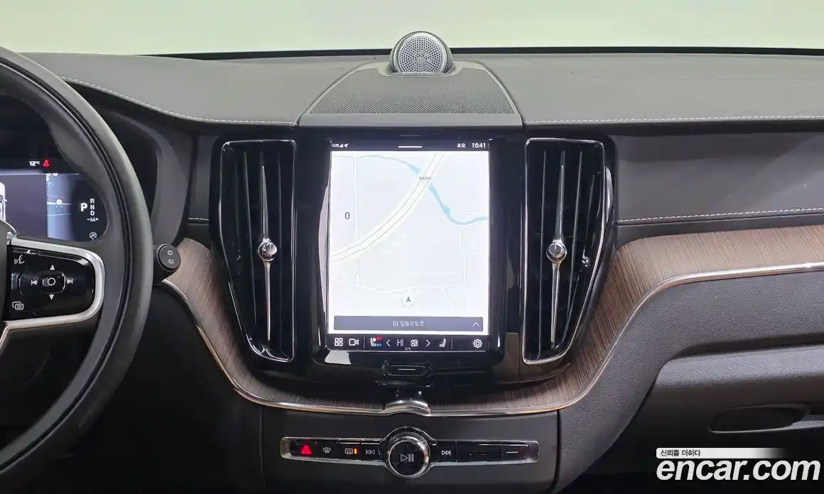 Volvo XC60 2022 2.0 Автомат в Москве № 197010, фото 8