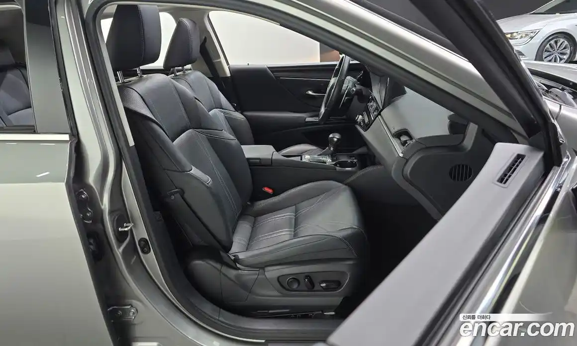 Lexus ES 2023 2.5 Автомат в Москве № 198777, фото 1