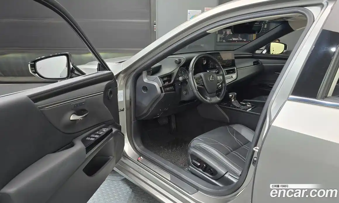 Lexus ES 2023 2.5 Автомат в Москве № 198777, фото 18