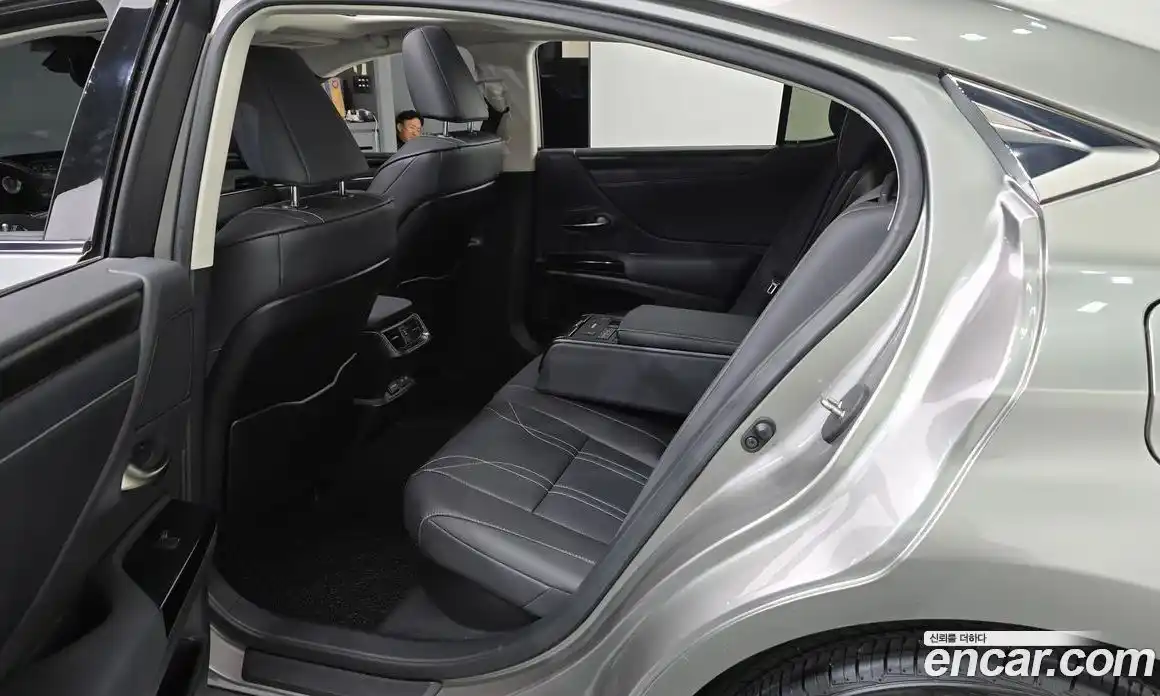 Lexus ES 2023 2.5 Автомат в Москве № 198777, фото 20