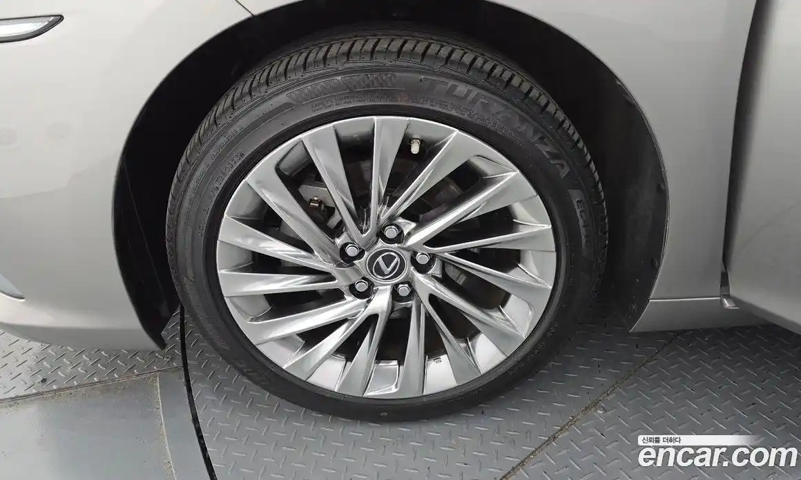 Lexus ES 2023 2.5 Автомат в Москве № 198777, фото 7