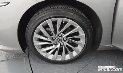 Lexus ES 2023 2.5 Автомат в Москве № 198777, миниатюра 7