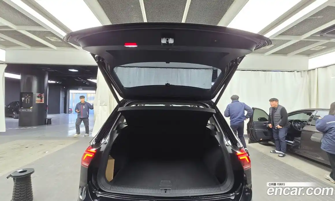 Volkswagen Tiguan 2023 2.0 Автомат в Москве № 199087, фото 6