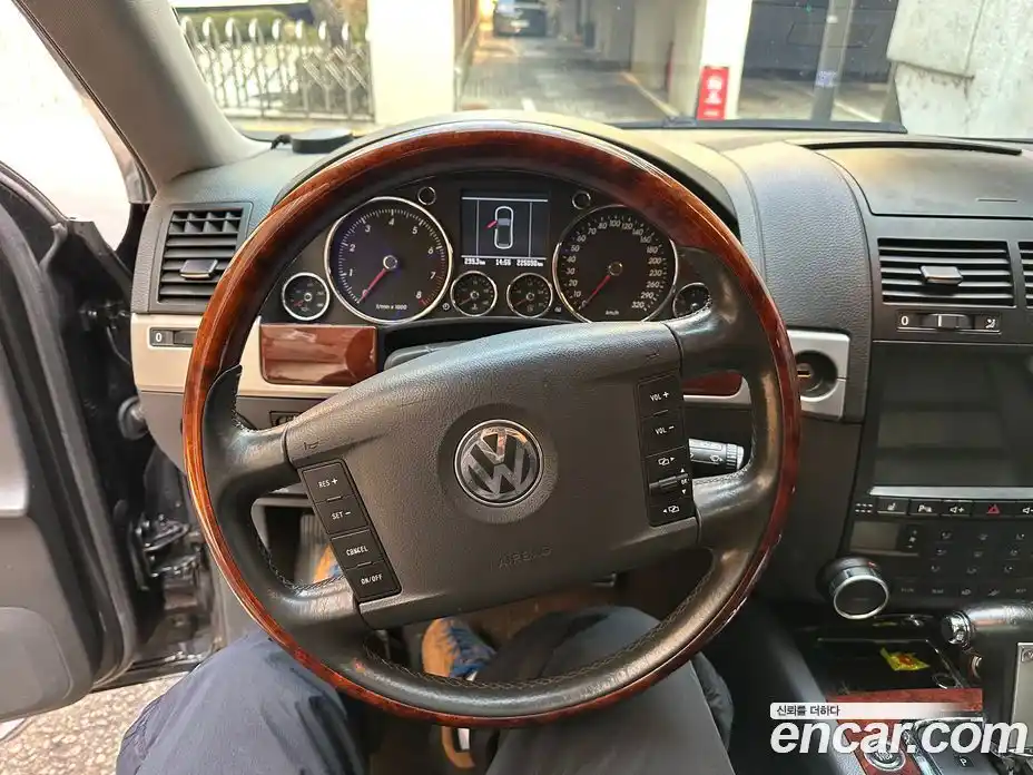 Volkswagen Touareg 2006 4.2 Автомат в Москве № 199351, фото 13