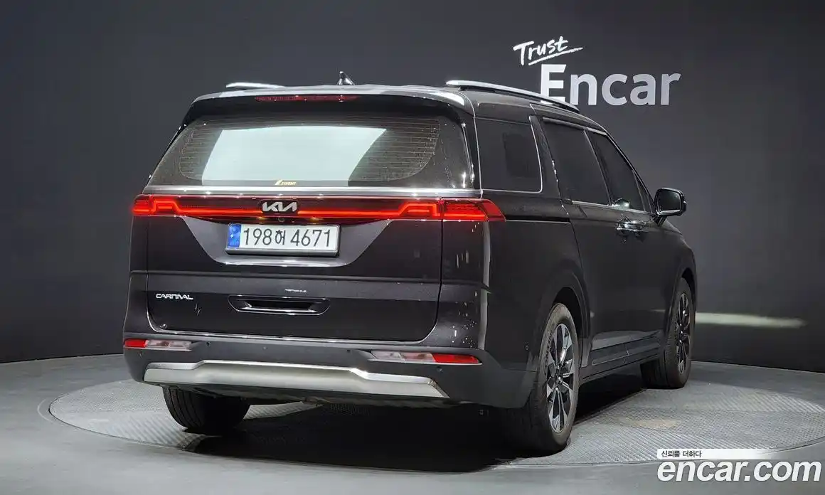 Kia Canival 2023 3.5 Автомат в Москве № 20340, фото 16