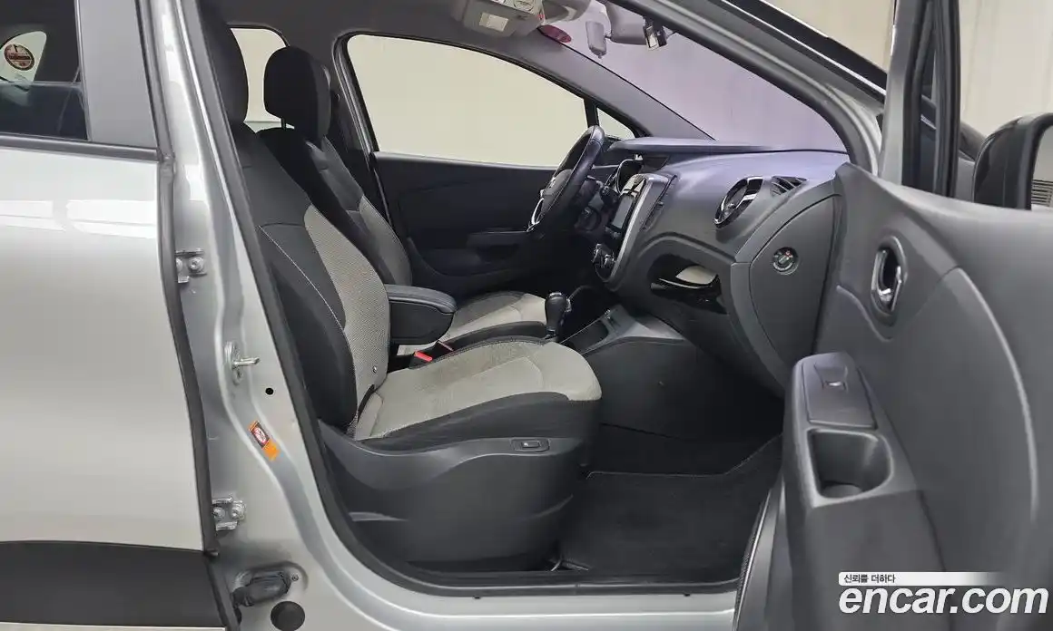 Renault QM3 2014 1.5 Автомат в Москве № 208687, фото 10