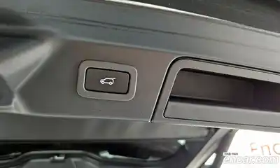 Land Rover Range-Rover Velar 2019 5.0 Автомат в Москве № 213526, миниатюра 12