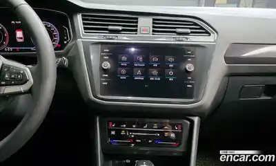 Volkswagen Tiguan 2022 2.0 Автомат в Москве № 214959, миниатюра 2