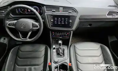 Volkswagen Tiguan 2022 2.0 Автомат в Москве № 214959, миниатюра 4