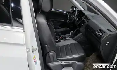 Volkswagen Tiguan 2022 2.0 Автомат в Москве № 214959, миниатюра 10