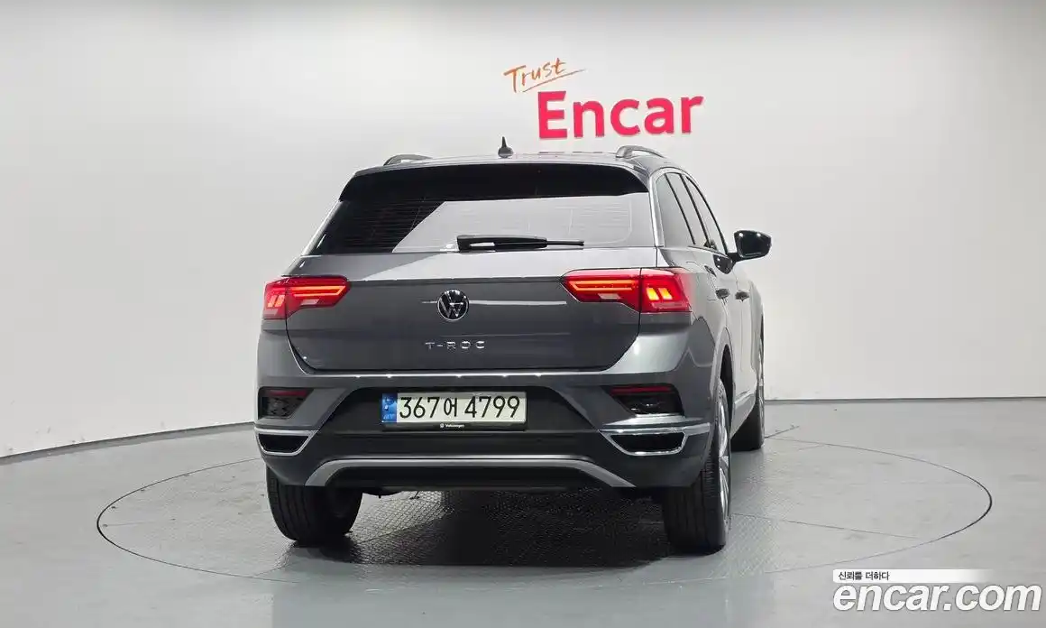 Volkswagen T-Roc 2021 2.0 Автомат в Москве № 215061, фото 3